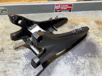 06 07 2006 2007 SUZUKI GSXR 600 750 REAR BACK TAIL SEAT SUBFRAME SUB FRAME OEM - Image 1 of 4