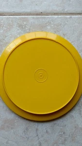  Vintage Tupperware Harvest Seal N Serve Replacement Lid 1207-33 Yellow Gold - Picture 1 of 4