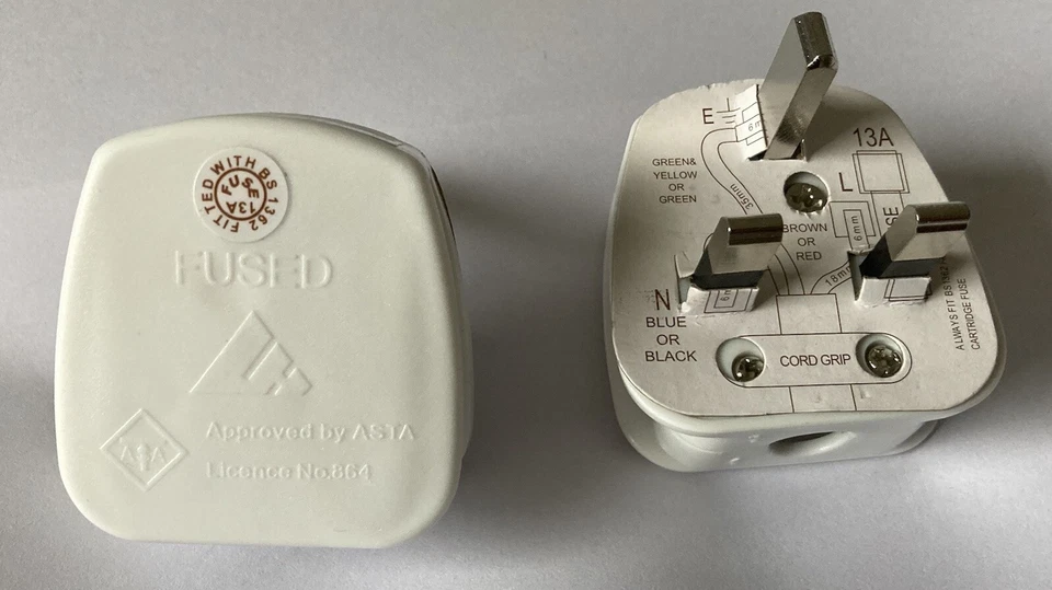 2 x UK 3 PIN PLUG 13 AMP PLUG White MAINS 240V 13A PLUG PACK WITH 13aFUSE FITTED - Image 1 of 1