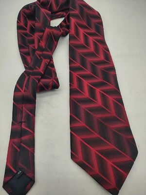 MURANO MENS TIE 4 X 61 RED AND BLACK ABSTRACT PATTERN - Image 1 of 2