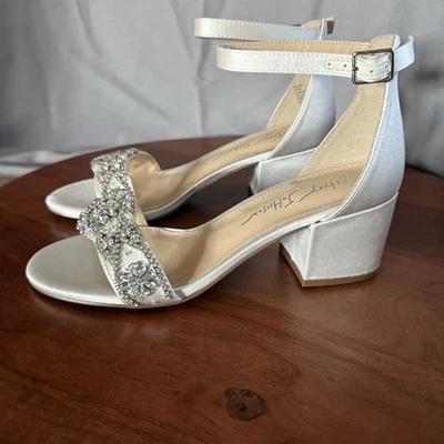 Betsey Johnson 女式 Sb-Mel 高跟鞋凉鞋 6.5 码串珠珠宝全新带盒 — 第 1/4 张图片