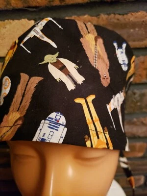 GORRAS EXFOLIANTES QUIRÚRGICAS HECHAS A MANO STAR WARS R2 D2 And Friends     Foto 1 de 4
