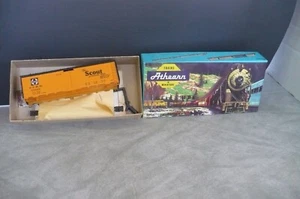 Athearn HO 40 Ft Reefer SFRD The Scout for economy travel west - Picture 1 of 1