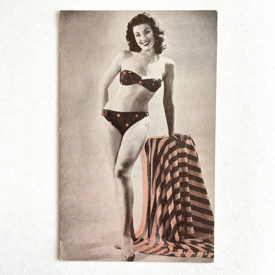 Tarjeta de exhibición arcade PinUp GIRL BIKINI de la década de 1940 foto tintada a mano Foto 1 de 1