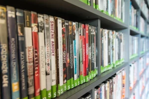 127 x DVD Konvolut Sammlung Filme Paket Restposten Flohmarkt - alle Genre! - Bild 1 von 2