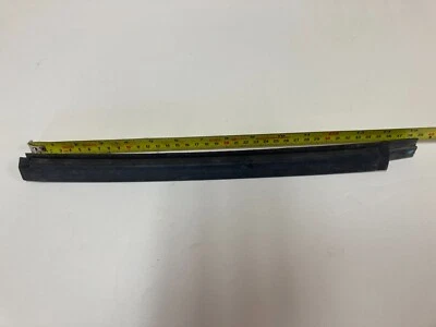 Tira de moldura exterior trasera derecha Nissan Frontier 2005-2021 82820-EB000, OEM Foto 1 de 4