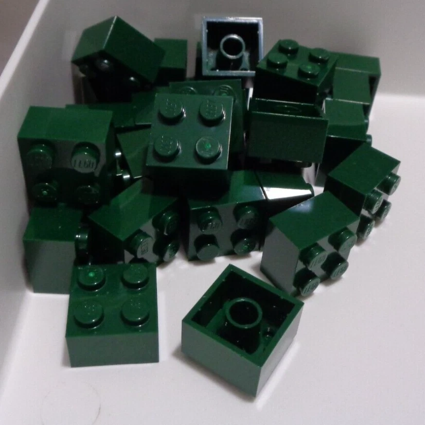 LEGO  Pieces & Parts 3003 6214611 2x2 Bricks Earth Green x30 - Image 1 of 1