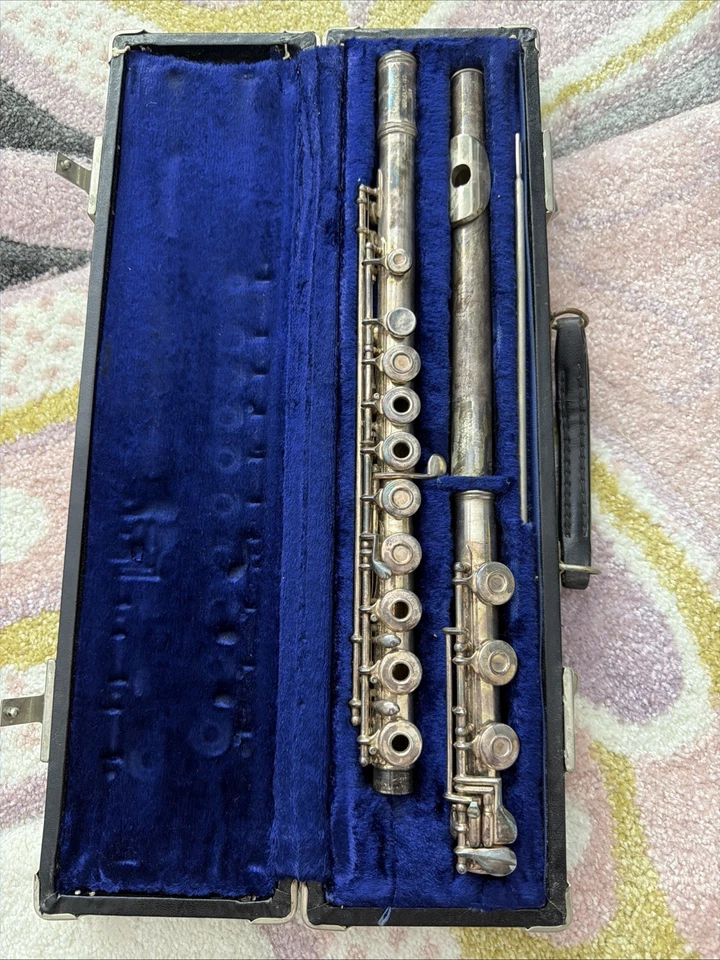 Instrumento de flauta musical vintage Artley Elkhart IND 90 % estampado PLATA con estuche Foto 1 de 4