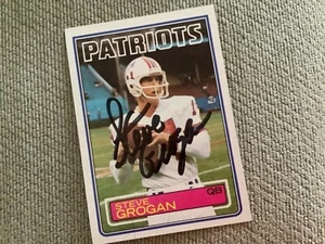 Tarjeta firmada Steve Grogan Topps mariscal de campo de los New England Patriots - Imagen 1 de 1