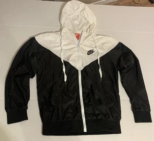 🔥Nike Black & White Hooded Women’s Large Light Weight Wind Runner Wind Breaker - Picture 1 of 22