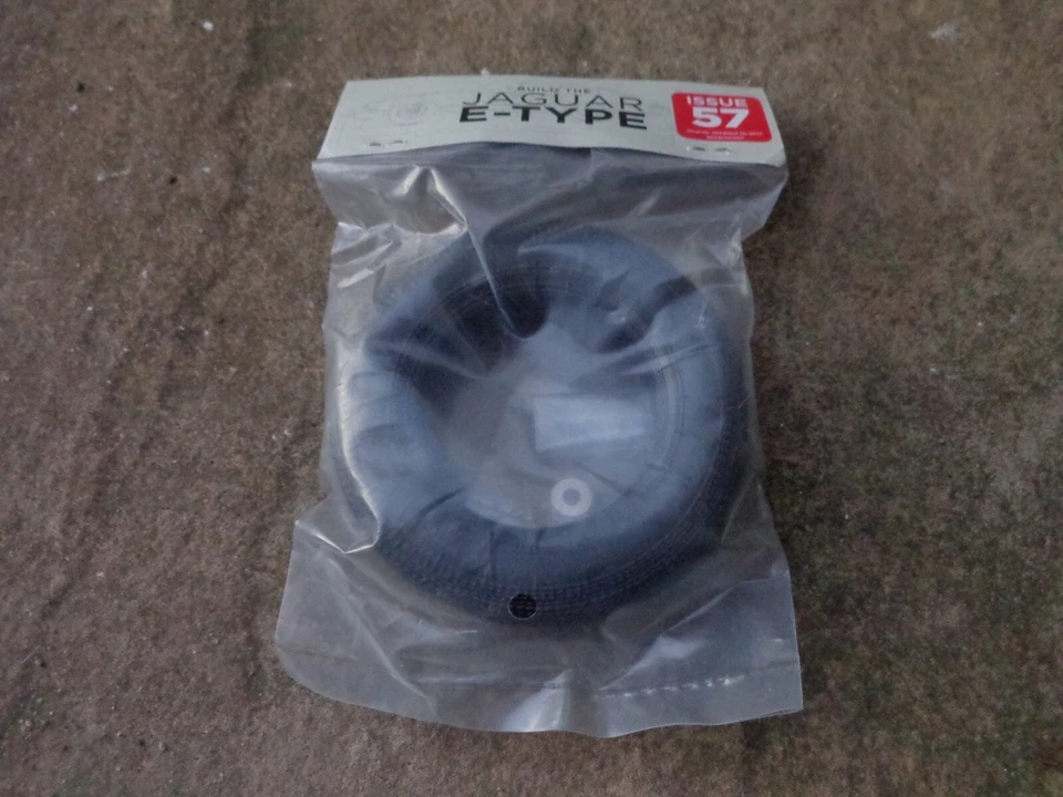 1/8 DEAGOSTINI Costruisci La Tua Auto JAGUAR E-TYPE Numero 57 Solo Parte - Immagine 1 di 1