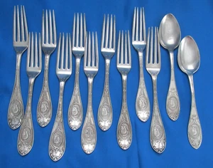 12 Pieces Antique Medallion Silverplate Dinner Forks & Table Spoons c 1867 - Picture 1 of 9