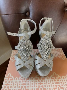 Gianni Bini Size 5.5 Silver Heels - Picture 1 of 3