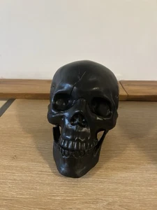 Calavera de plástico negra decoración de Halloween - Imagen 1 de 3