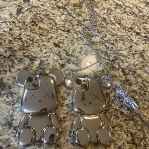2 3D Cartoon Teddybär Handyhülle und eine weitere Hülle für iPhone 13 Pro Max Posten - Bild 1 von 9