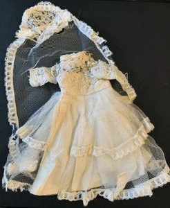 50er Jahre Vintage Barbie Brautkleid mit Schleier und Schnürung sehr zart - beschädigt - Bild 1 von 13