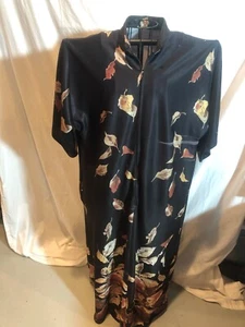 VINTAGE Black with Leaves XL? Womens Robe READ DESCRIPTION - Picture 1 of 3