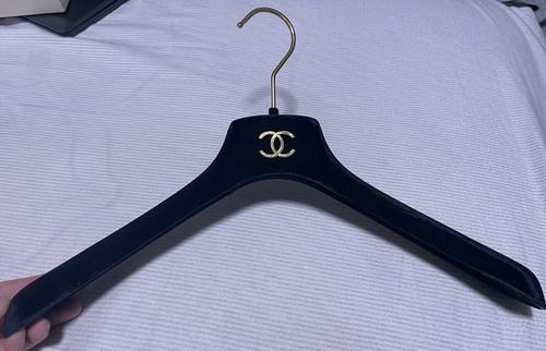 CHANEL ~ Appendino singolo NERO VELLUTO ORO LOGO CC PER MAGLIETTE O GIACCHE