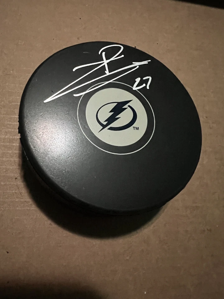 Disco de hockey Jonathan Drouin autografiado Tampa Bay Lightning Foto 1 de 1