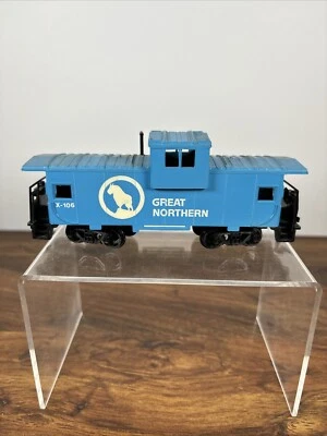 Bachmann HO Scale Great Northern X-106 Blue Caboose - Image 1 of 4