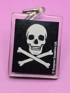 Totenkopf und gekreuzte Knochen Pirat Schlüsselanhänger Schlüsselring - Vintage Souvenir Geschenk - Bild 1 von 1