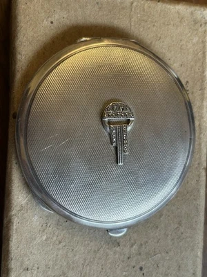 Antiguo maquillaje Art Deco de plata esterlina compacto para damas, hecho por Mappin & Webb Foto 1 de 4