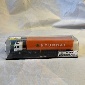 Smart Toys HYUNDAI SEMI TRUCK AND TRAILER MINT IN BOX HO 1/87 Th.m Scale. 1998
