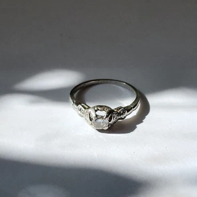 Antiguo anillo de diamantes de platino 1937 abedules joyeros Foto 1 de 4