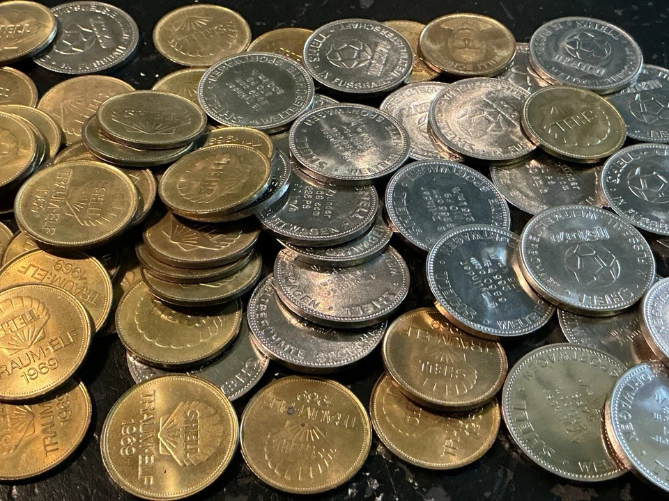 64 x Shell Medaillen / Sammelmünzen - Fußball , Autos , Luftfahrt , Raumfahrt - Bild 1 von 4