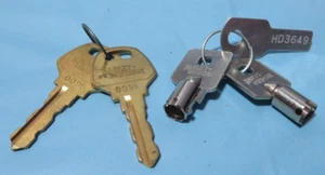 Genuine HARLEY-DAVIDSON key set HD3649 + extras - Picture 1 of 4