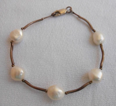 Bracciale con filo in argento 925 e perle barocche usato - Immagine 1 di 3