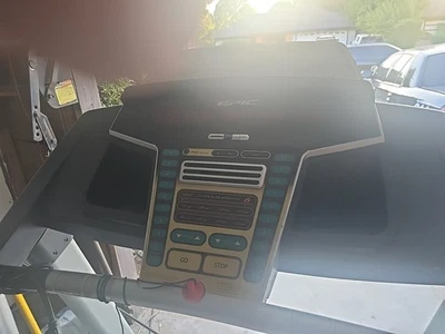 Cinta de Correr Epic 705 CT Ifit Confort Step Amortiguación iPod Dock Foto 1 de 2