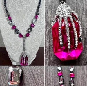 NWT Women’s BETSEY JOHNSON Halloween Skeleton Hand Crystals Pink Gem Necklace - Picture 1 of 7