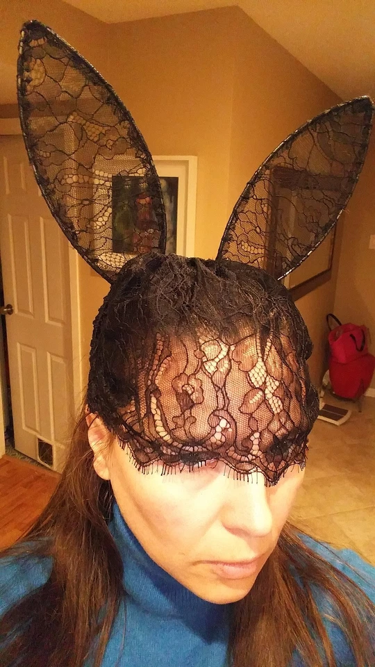 Máscara de tocado de encaje con cable sexy orejas de conejo negro Foto 1 de 4