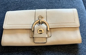 "Cartera Coach vintage Soho Hampton cuero crema sobre hebilla grande 4"" x 7,5""" - Imagen 1 de 9