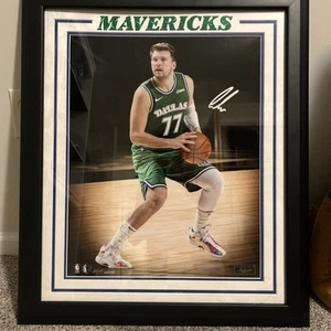 Luka Doncic signiert gerahmt 16x20 Dallas Mavericks Step-back Foto Panini /177 - Bild 1 von 3
