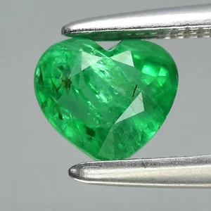 💎 0.55ct 5.3x4.8mm Heart Green Emerald - Unheated, Colombia Gemstone - Picture 1 of 4