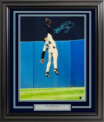 Ken Griffey Jr. Signed Framed 16x20 Photo Mariners Wall Catch Beckett Wit - Image 1 of 4