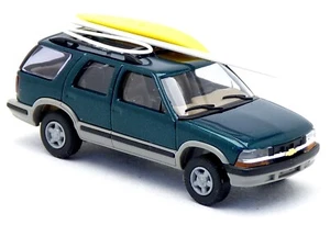 Busch 46410 - Chevrolet Blazer SUV con tavola da surf auto modello 1:87 H0 - Foto 1 di 3