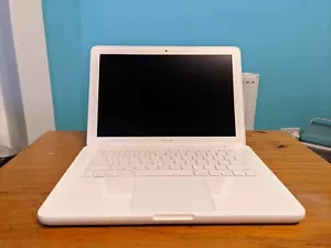 Apple MacBook (13-inch, Mid 2010) - Core 2 Duo 2.4 GHz - 2 GB RAM - VG Condition - Picture 1 of 10