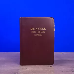 1973 Edition MUNSELL SOIL COLOR CHARTS 6 Ring Binder 9 Charts - Foto 1 di 6