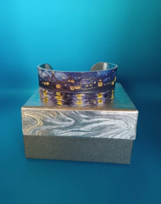 aluminum cuff bracelet houses on the water, Van Gugh style Foto 1 de 4
