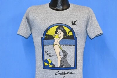 Camiseta vintage años 80 CALIFORNIA SUN YOUR BUNS BIKINI RAYÓN TRI BLEND PEQUEÑA S Foto 1 de 3