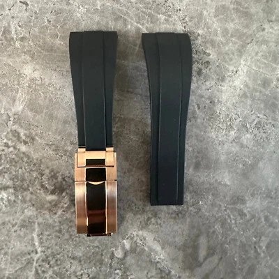 Correa de reloj OYSTERFLEX de goma de silicona negra con cierre de oro rosa de 22 mm Foto 1 de 4