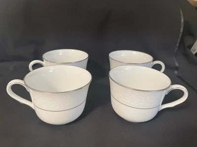 Juego de 4 tazas de platino Noritake White Scapes Whitecliff Foto 1 de 4
