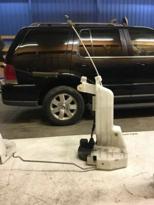 Chrysler Pacifica 2005 pestillo de cerradura de puerta delantera derecha con actuador OEM Foto 1 de 3