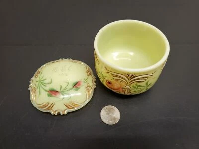 Antiguo contenedor de vidrio natillas 1912 con tapa ornamentada ¡Precioso patrón de flores doradas! Foto 1 de 4