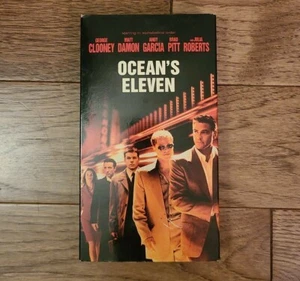 Oceans Eleven (VHS 2001) George Clooney, Brad Pitt, Matt Damon, Julia Roberts - Picture 1 of 3