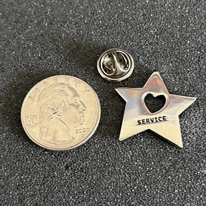 Prendedor Service Star Heart Employee Award tono plata pinback #44727 - Imagen 1 de 2