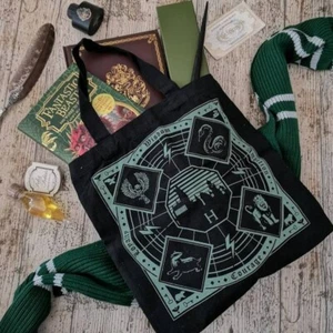Bolso de Mano Geek Gear World of Wizardry Harry Potter Hogwarts House Rasgos Nuevo en Paquete - Imagen 1 de 3